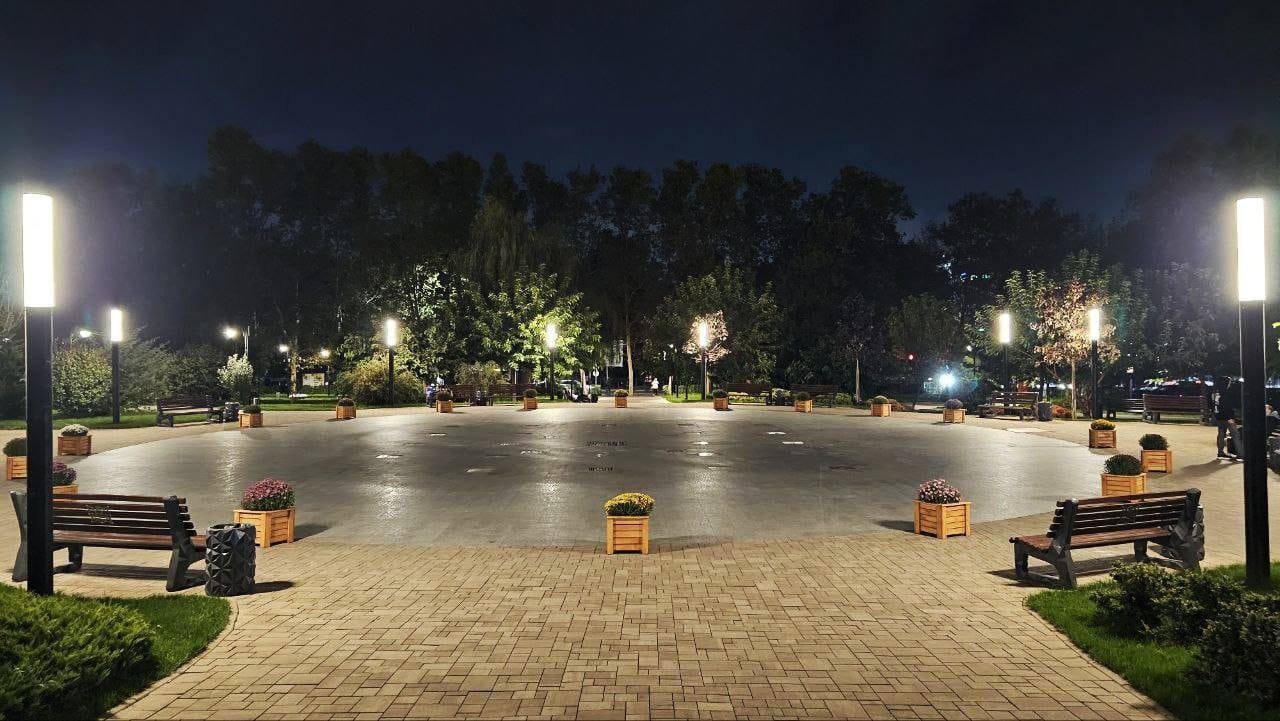 Андрей Кравченко: Сквер имени Чайковского продолжает преображаться: здесь появились новые световые арт-объекты