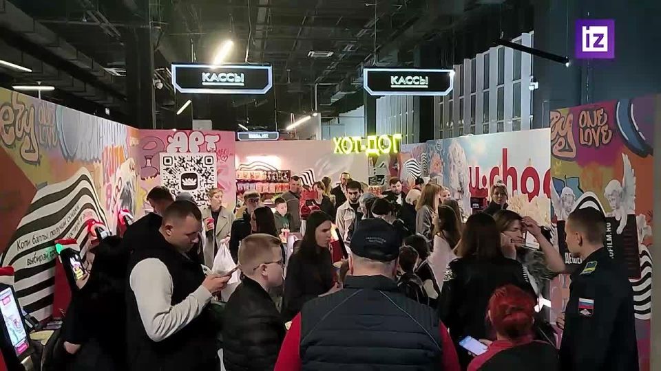 "Мама плакала в конце": жители Краснодарска и Новосибирска целыми семьями приходят посмотреть на новый фильм "Есть только МиГ" — зрители высоко оценили картину