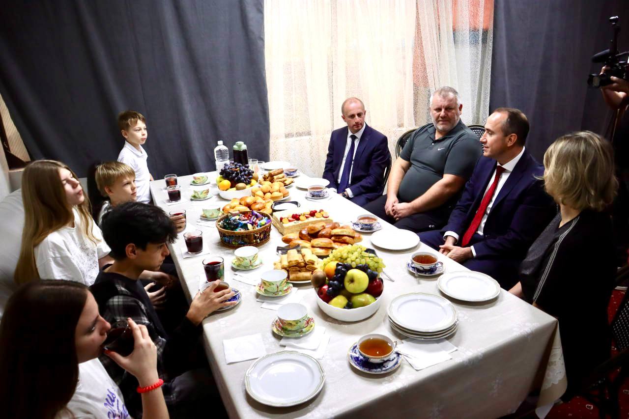 Алексей Богодистов: Побывал в гостях у семьи Пахомовых из Марьиной Рощи Алексей Богодистов: Побывал в гостях у семьи Пахомовых из Марьиной Рощи