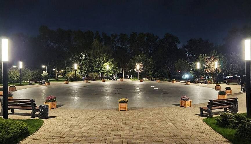 Новые световые арт-объекты преобразили сквер имени Чайковского в центре Новороссийска