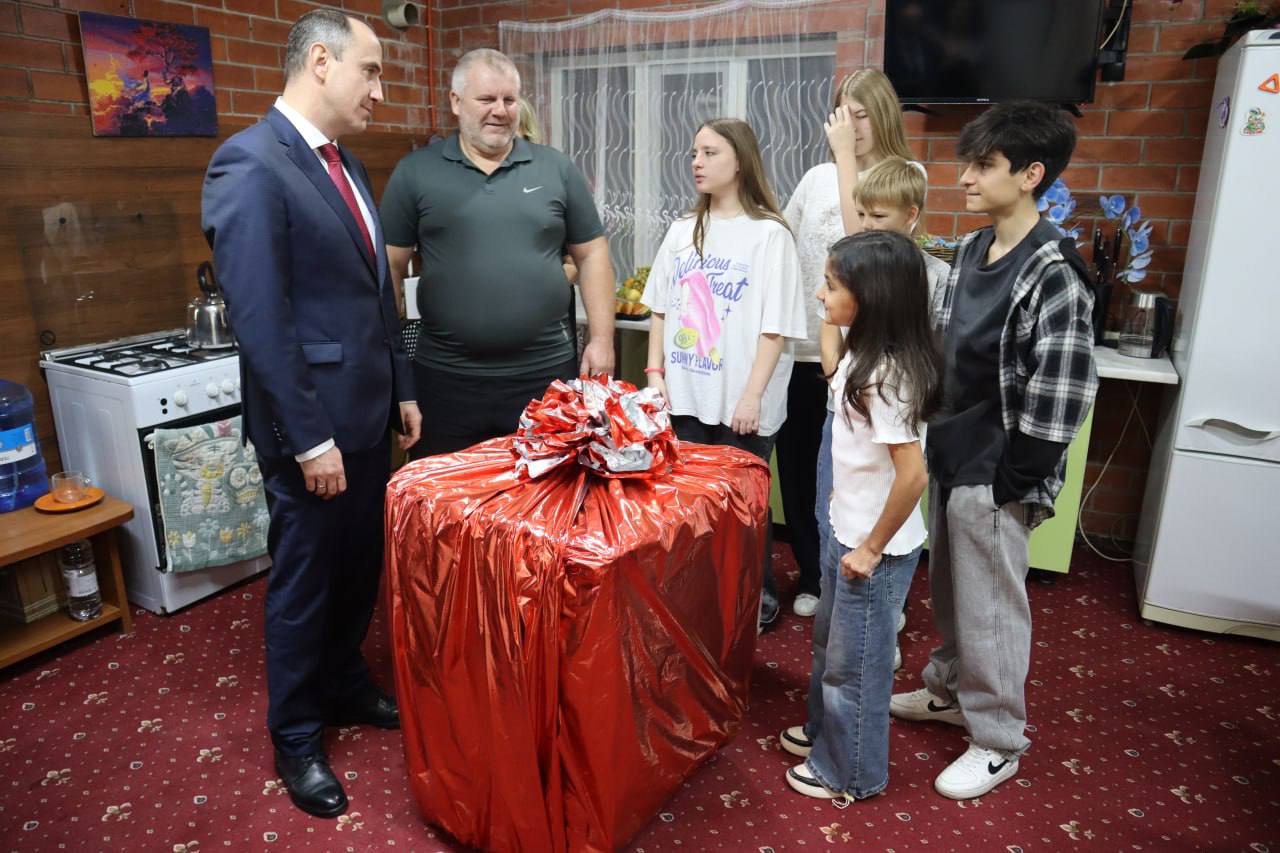 Алексей Богодистов: Побывал в гостях у семьи Пахомовых из Марьиной Рощи Алексей Богодистов: Побывал в гостях у семьи Пахомовых из Марьиной Рощи