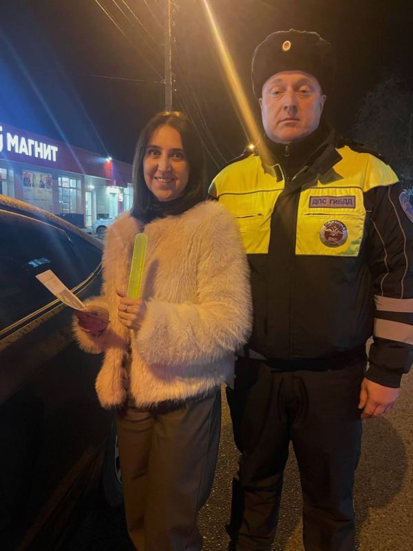 В Ленинградском районе сотрудники Госавтоинспекции провели акцию «Засветись» в темное время суток В Ленинградском районе сотрудники Госавтоинспекции провели акцию «Засветись» в темное время суток