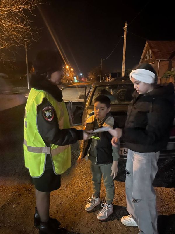 В Ленинградском районе сотрудники Госавтоинспекции провели акцию «Засветись» в темное время суток В Ленинградском районе сотрудники Госавтоинспекции провели акцию «Засветись» в темное время суток