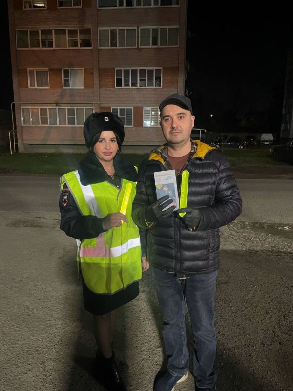 В Ленинградском районе сотрудники Госавтоинспекции провели акцию «Засветись» в темное время суток В Ленинградском районе сотрудники Госавтоинспекции провели акцию «Засветись» в темное время суток