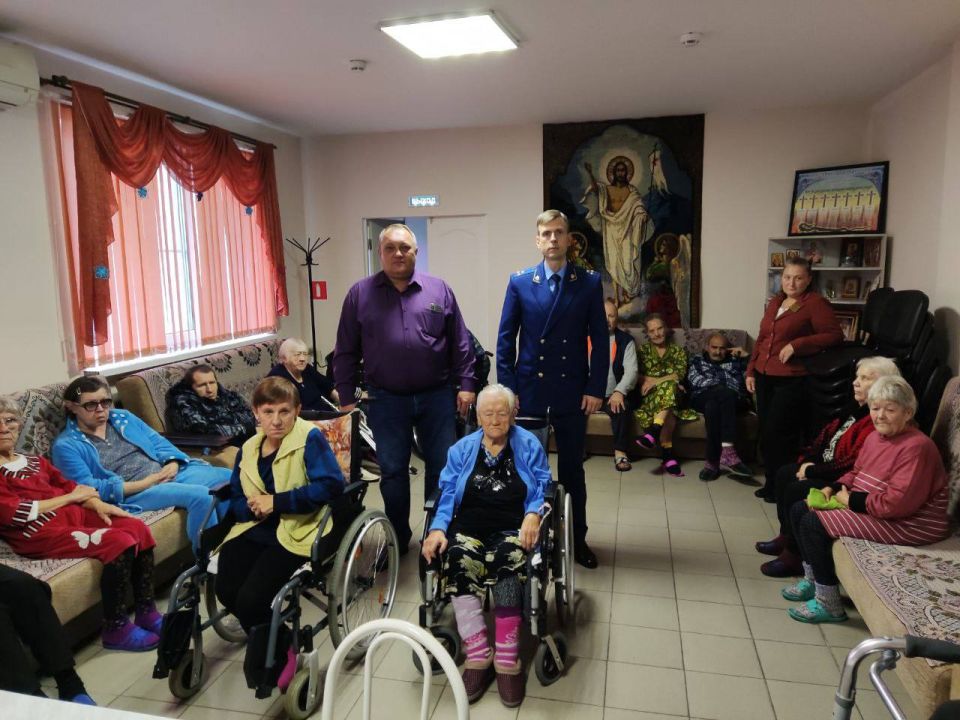 В преддверие Международного дня инвалидов прокурором Брюховецкого района осуществлен выезд в ГБУ СО КК «Брюховецкий дом-интернат для престарелых и инвалидов»