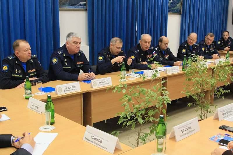 В Краснодарском высшем военном авиационном ордена Кутузова училище лётчиков имени Героя Советского Союза А.К. Серова состоялся круглый стол по вопросам патриотического воспитания молодежи В Краснодарском высшем военном авиационном ордена Кутузова училище лётчиков имени Героя Советского Союза А.К. Серова состоялся круглый стол по вопросам патриотического воспитания молодежи