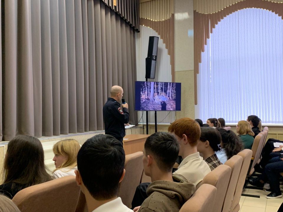 Сотрудники Госавтоинспекции г.Армавира провели в местном юридическом техникуме профилактическое мероприятие «Мы за безопасность»