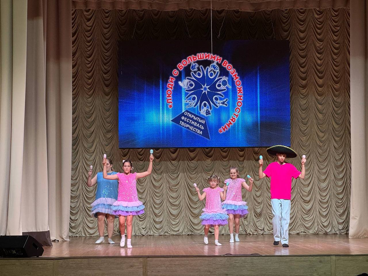 В Анапе стартовал открытый городской фестиваль «Люди с большими возможностями» В Анапе стартовал открытый городской фестиваль «Люди с большими возможностями»