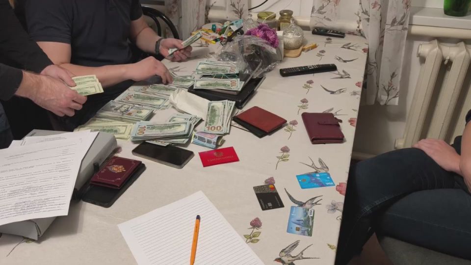 Федеральной службой безопасности на территории Краснодарского края выявлена и пресечена противоправная деятельность гражданки РФ 1988 г. р., подозреваемой в совершении государственной измены в форме оказания финансовой...