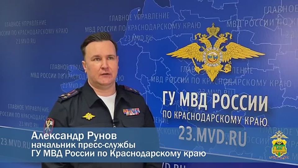 Таксист помог пенсионерке спасти сбережения от мошенников, которые она спрятала в подушке