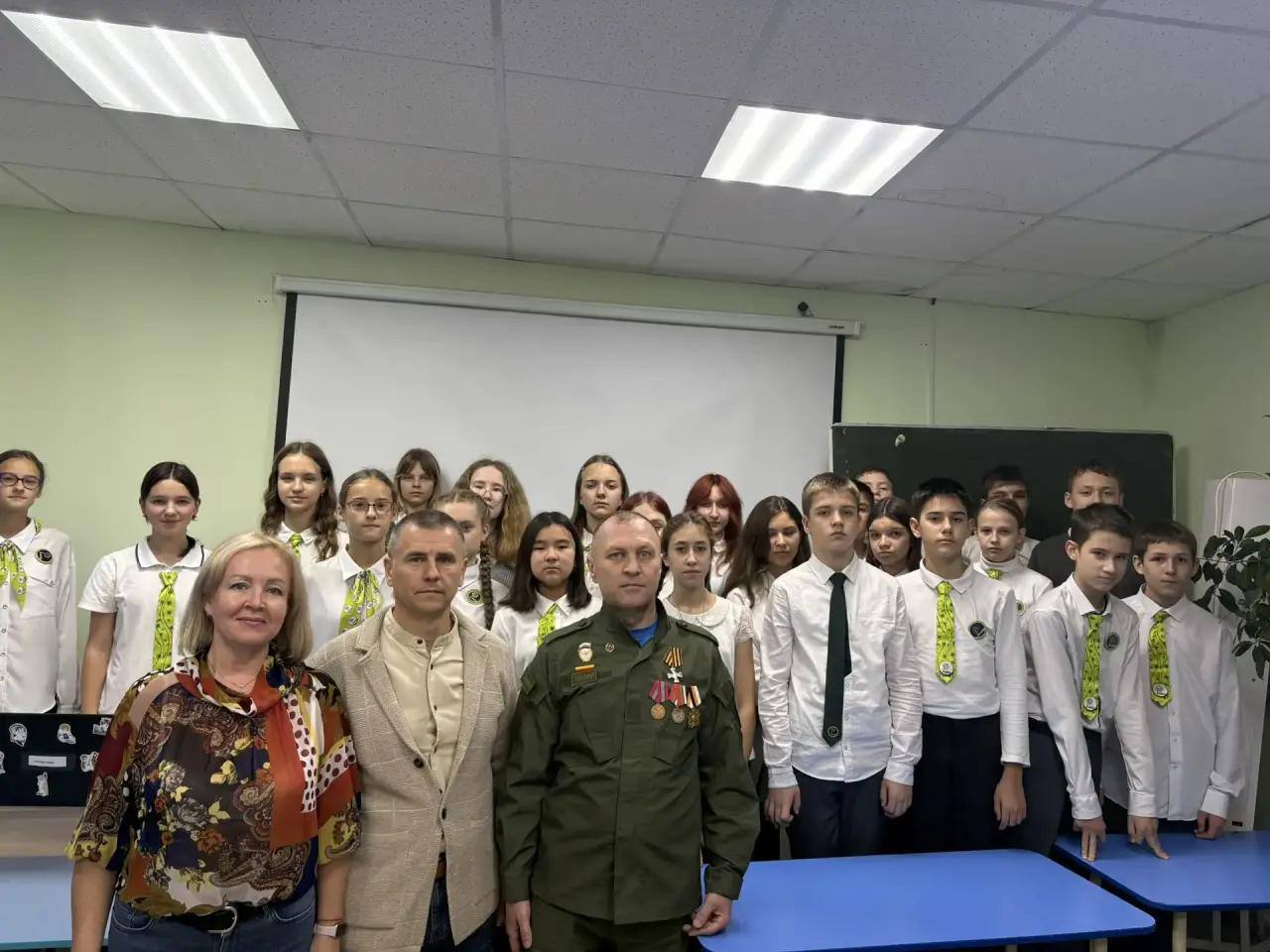 В преддверии Дня неизвестного солдата в школе №1 провели урок мужества В преддверии Дня неизвестного солдата в школе №1 провели урок мужества