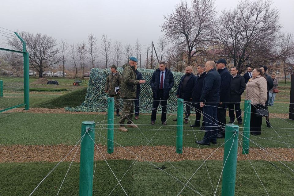 На базе армавирского учебно-методического центра военно-патриотического воспитания молодежи «Авангард» состоялось выездное заседание комитетов Законодательного Собрания по военным вопросам и по вопросам науки и образования
