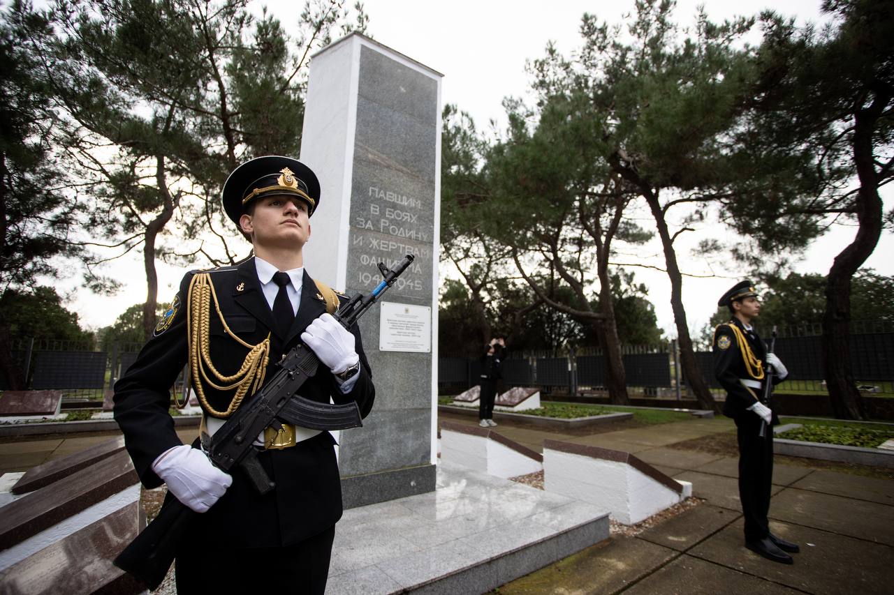 В День Неизвестного солдата анапчане почтили память павших защитников Отечества В День Неизвестного солдата анапчане почтили память павших защитников Отечества