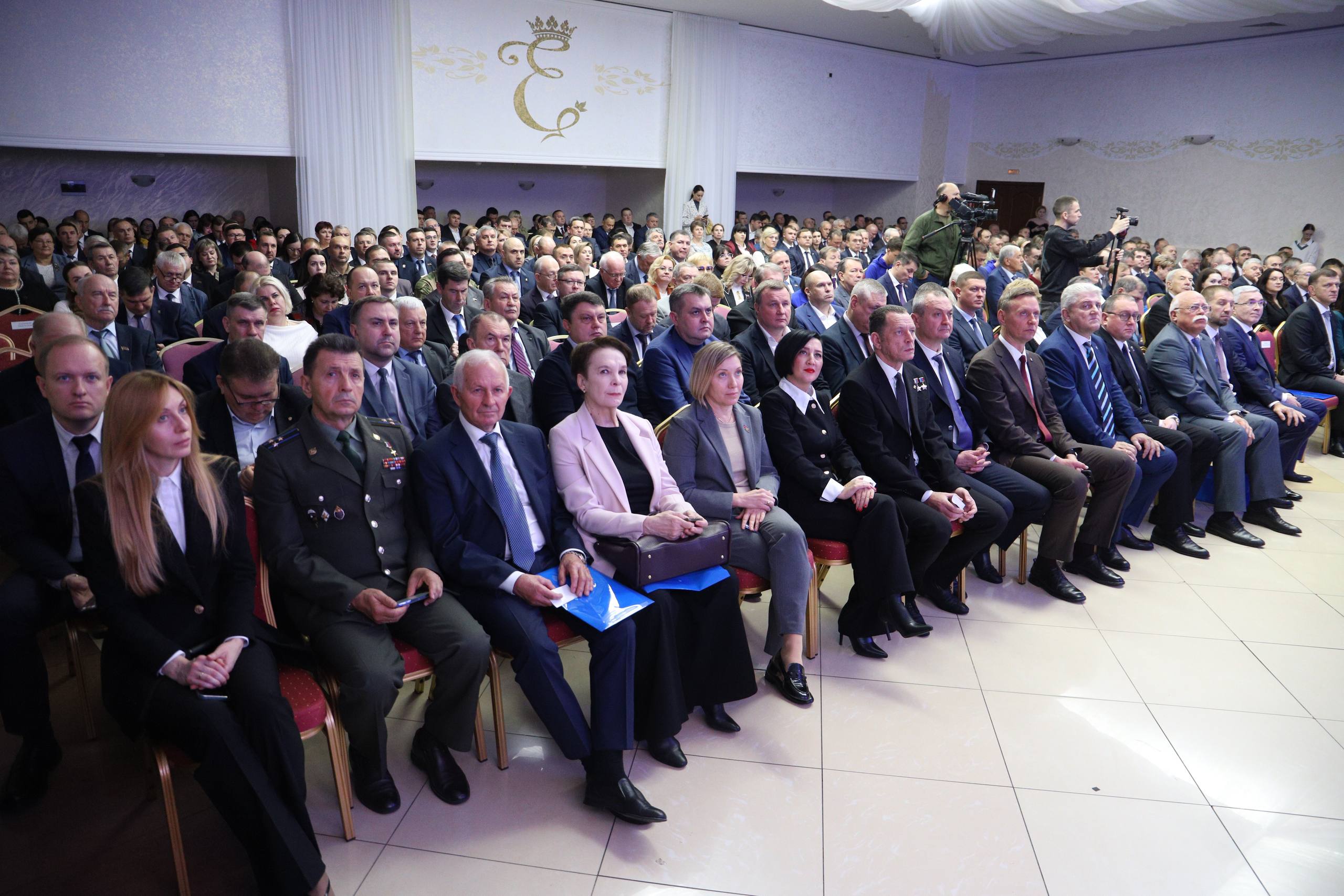 Председатель краевого парламента, руководитель фракции «Единая Россия» в ЗСК Юрий Бурлачко возглавил делегацию кубанских депутатов на XXXVIII конференции Краснодарского регионального отделения партии Председатель краевого парламента, руководитель фракции «Единая Россия» в ЗСК Юрий Бурлачко возглавил делегацию кубанских депутатов на XXXVIII конференции Краснодарского регионального отделения партии