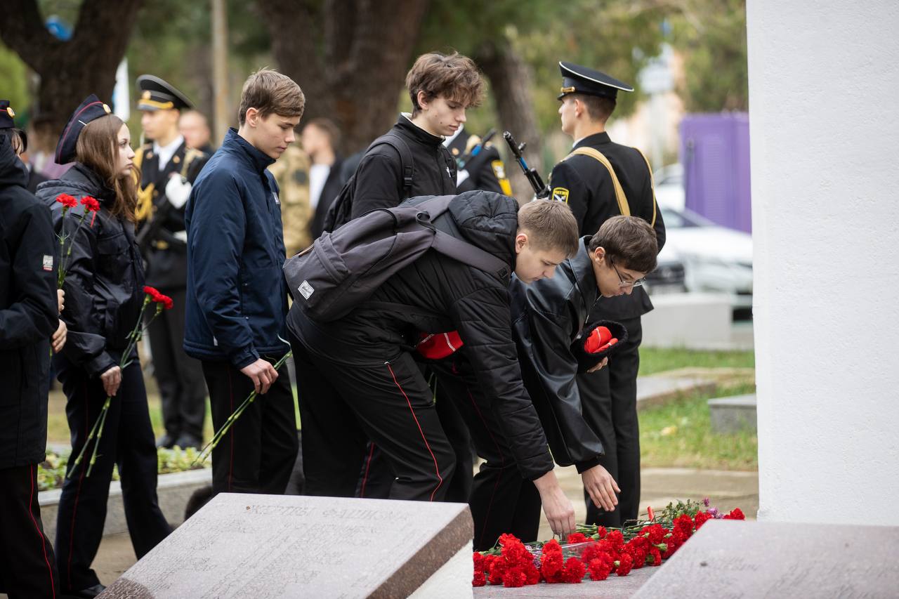 В День Неизвестного солдата анапчане почтили память павших защитников Отечества В День Неизвестного солдата анапчане почтили память павших защитников Отечества