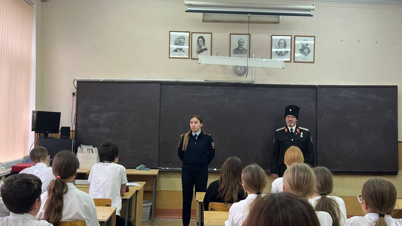 Госавтоинспекторы Гулькевичского района провели акцию «Мы разные, но мы – вместе!» в Международный день инвалидов