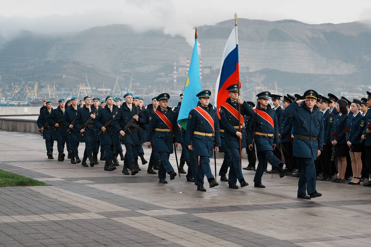 Представители следственного управления СК России по краю приняли участие в торжественных мероприятиях, посвященных Дню Неизвестного Солдата Представители следственного управления СК России по краю приняли участие в торжественных мероприятиях, посвященных Дню Неизвестного Солдата