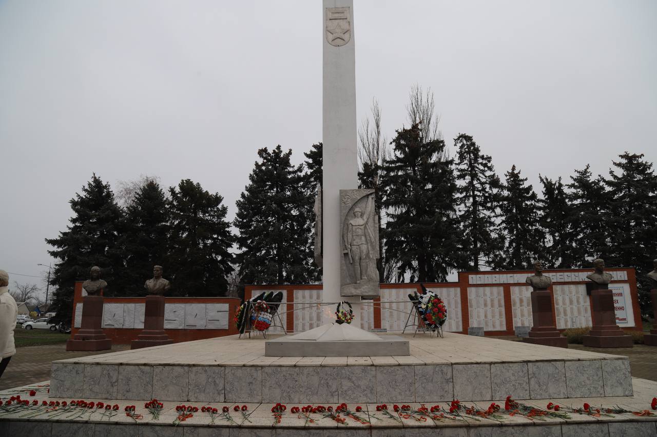 В День Неизвестного Солдата прокурор Крыловского района почтил память защитников Отечества В День Неизвестного Солдата прокурор Крыловского района почтил память защитников Отечества