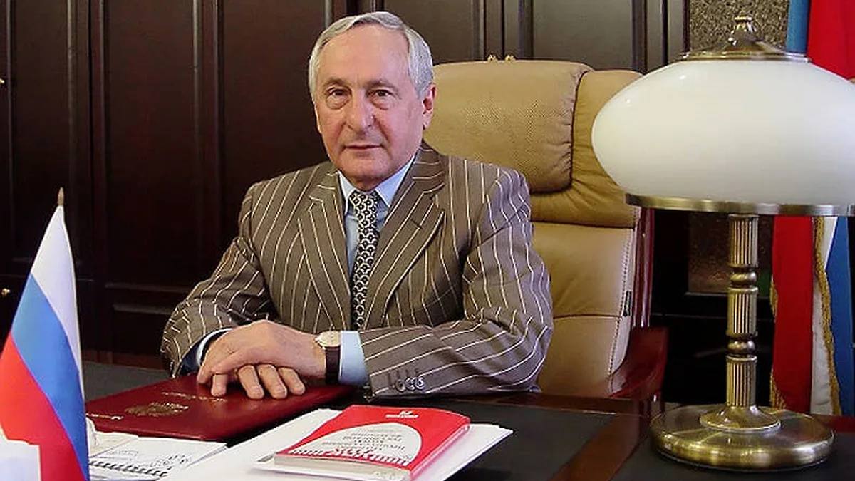 Первый заместитель Генерального прокурора РФ подал в Октябрьский районный суд Краснодара второй иск об изъятии активов, принадлежащих экс-главе Верховного суда (ВС) Адыгеи Аслану Трахову, а также членам его семьи...