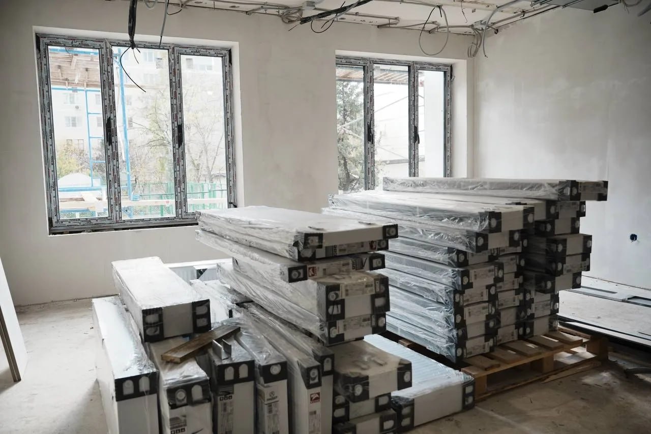 Глава города-героя Новороссийска проверил, как продвигается капитальный ремонт Молодежного центра Глава города-героя Новороссийска проверил, как продвигается капитальный ремонт Молодежного центра