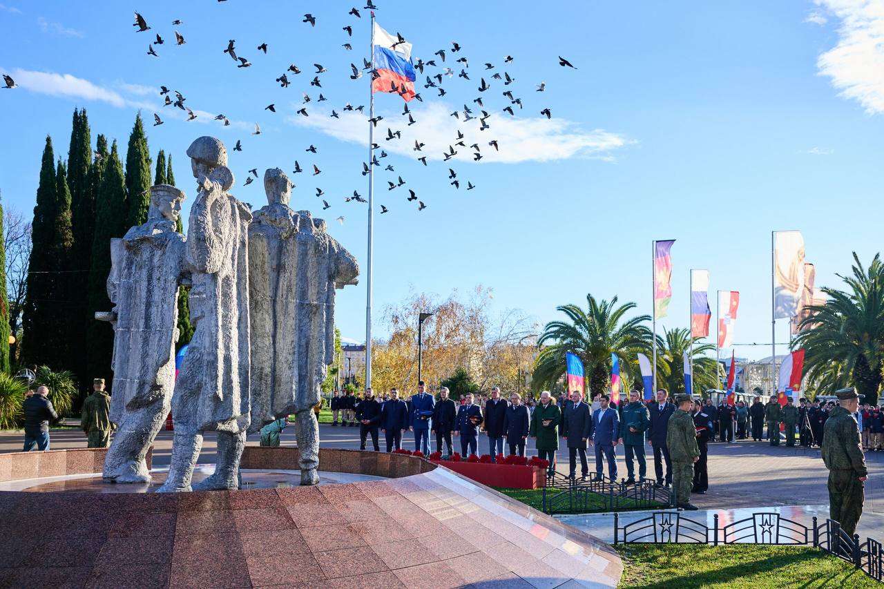 Представители следственного управления СК России по краю приняли участие в торжественных мероприятиях, посвященных Дню Неизвестного Солдата Представители следственного управления СК России по краю приняли участие в торжественных мероприятиях, посвященных Дню Неизвестного Солдата
