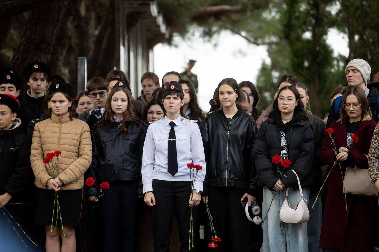 В День Неизвестного солдата анапчане почтили память павших защитников Отечества В День Неизвестного солдата анапчане почтили память павших защитников Отечества