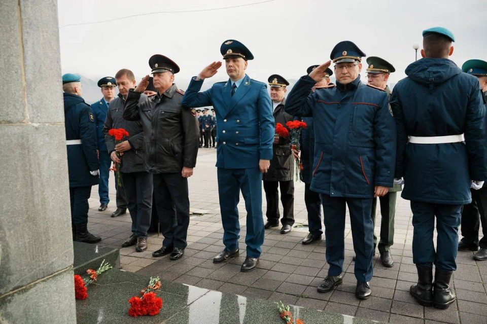 Азово-Черноморским межрайонным природоохранным прокурором Владимиром Колесниковым принято участие в торжественном мероприятии, посвященном Дню Неизвестного Солдата