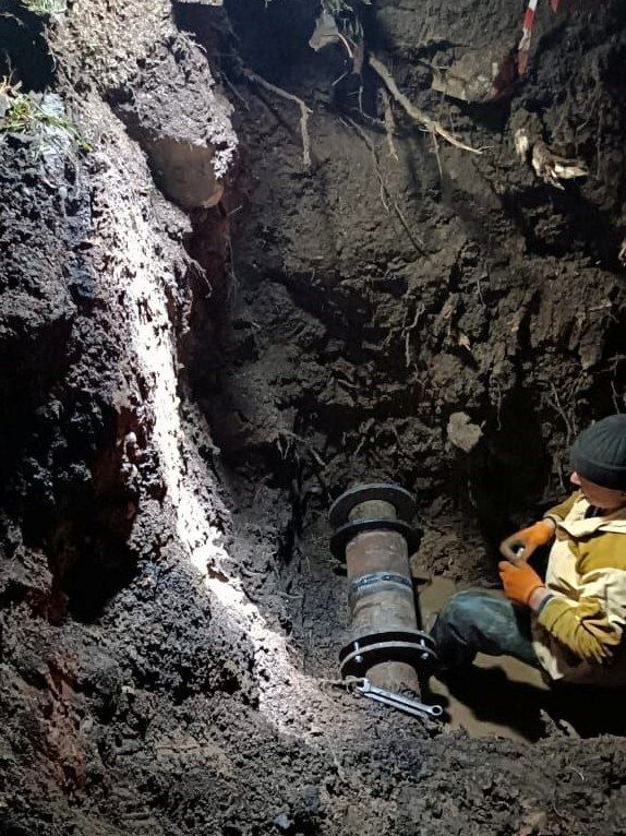 Жители улицы Комсомольской города Ейска поблагодарили аварийную бригаду мастера Анатолия Петрова, ремонтно-эксплуатационного управления «Ейский групповой водопровод» ГУП КК «Кубаньводкомплекс», за профессионализм при...