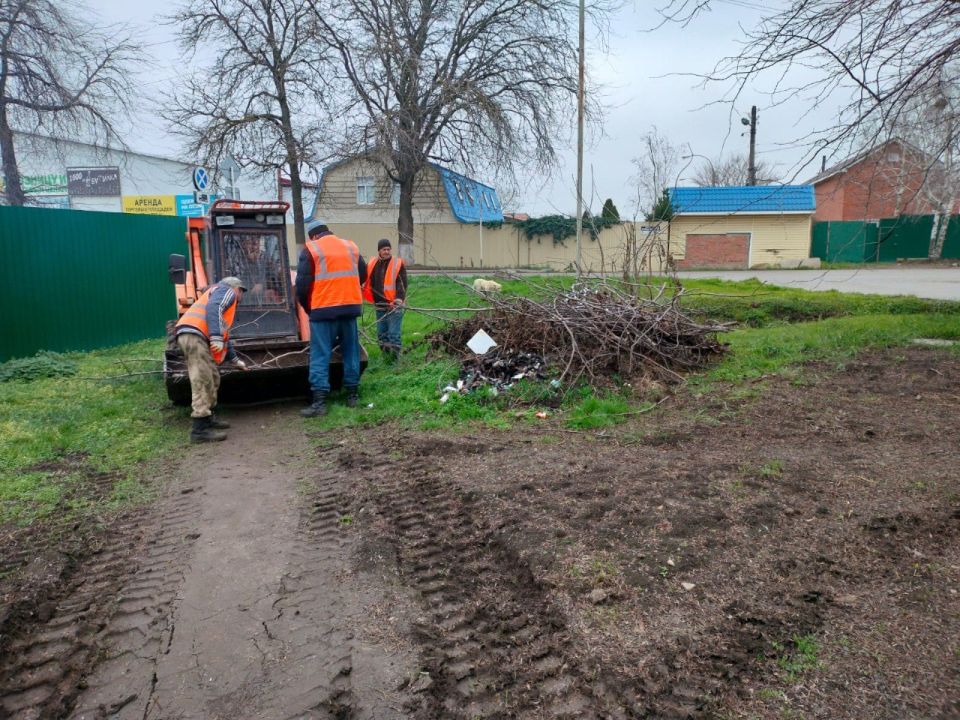 Уборка веток по улицам Красной, Герцена, Ленинградской