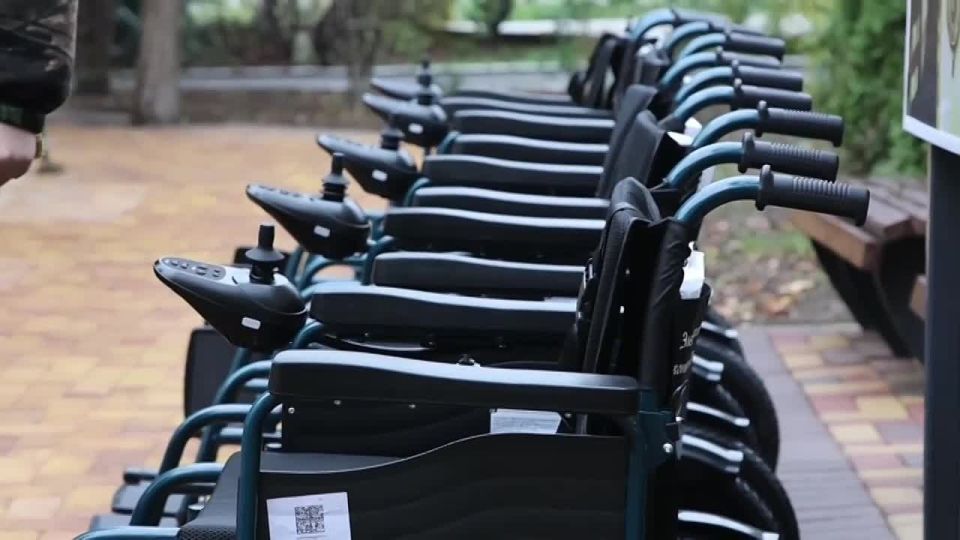 В Краснодарском военном госпитале освятили инвалидные коляски для военнослужащих