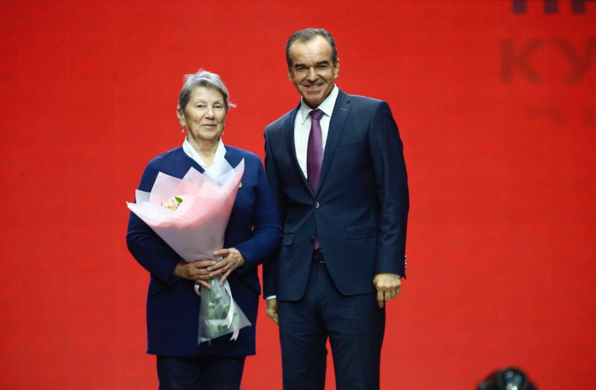 Вениамин Кондратьев наградил добровольцев Краснодарского края Вениамин Кондратьев наградил добровольцев Краснодарского края