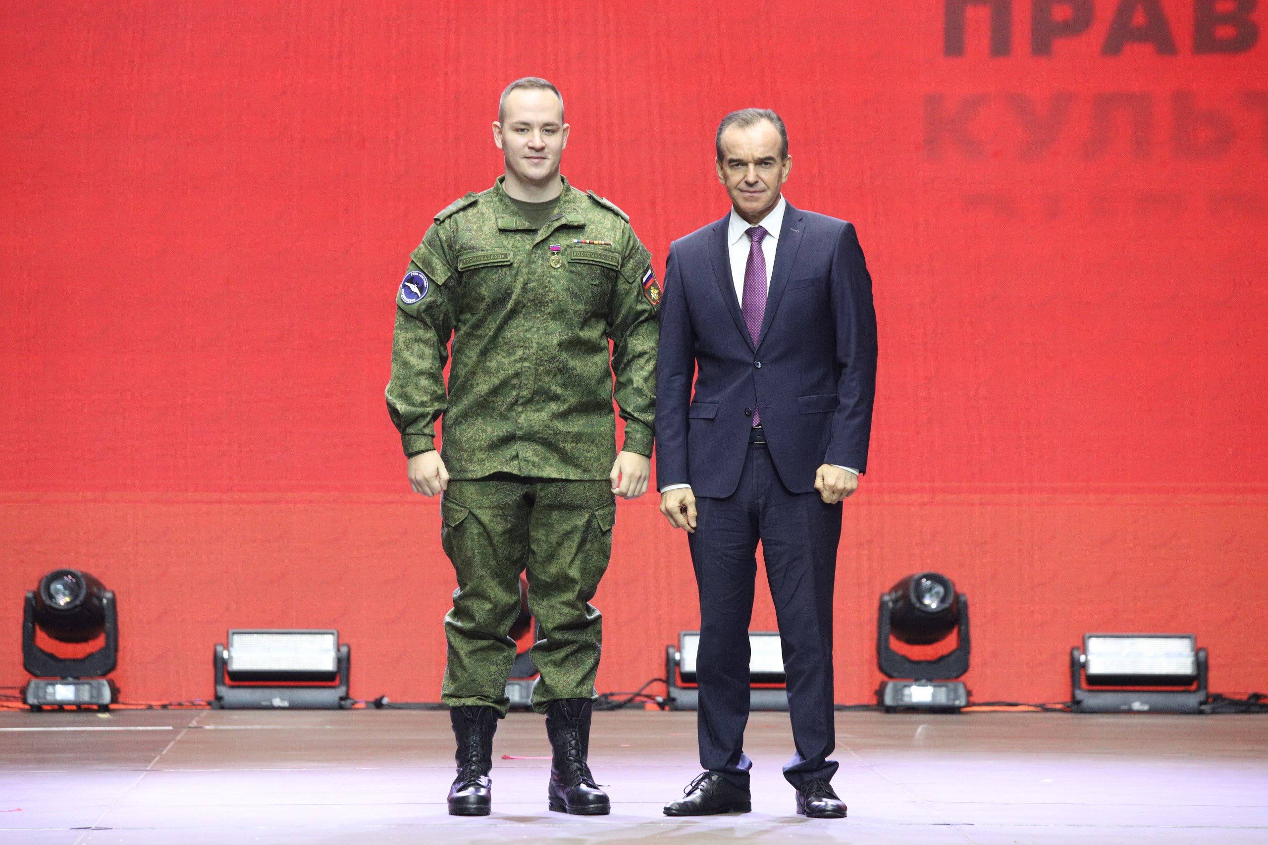 Глава региона Вениамин Кондратьев и председатель ЗСК Юрий Бурлачко наградили участников торжественного мероприятия, приуроченного ко Дню добровольца (волонтера) Глава региона Вениамин Кондратьев и председатель ЗСК Юрий Бурлачко наградили участников торжественного мероприятия, приуроченного ко Дню добровольца (волонтера)