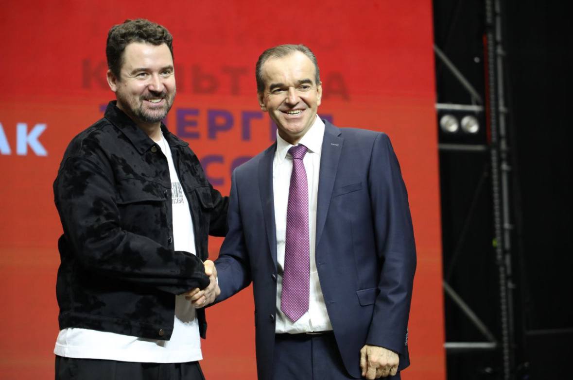 Вениамин Кондратьев наградил добровольцев Краснодарского края Вениамин Кондратьев наградил добровольцев Краснодарского края