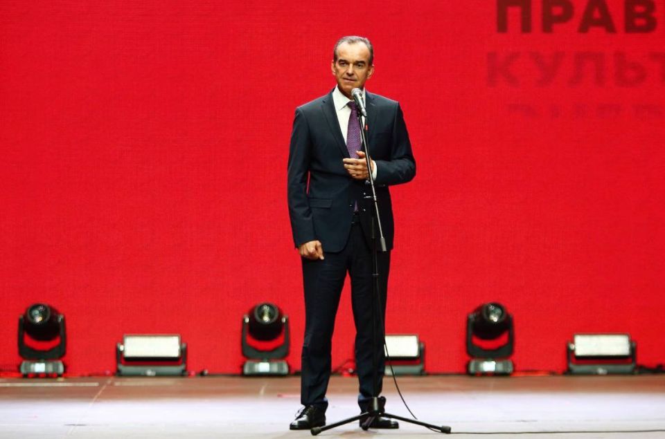 Вениамин Кондратьев наградил добровольцев Краснодарского края