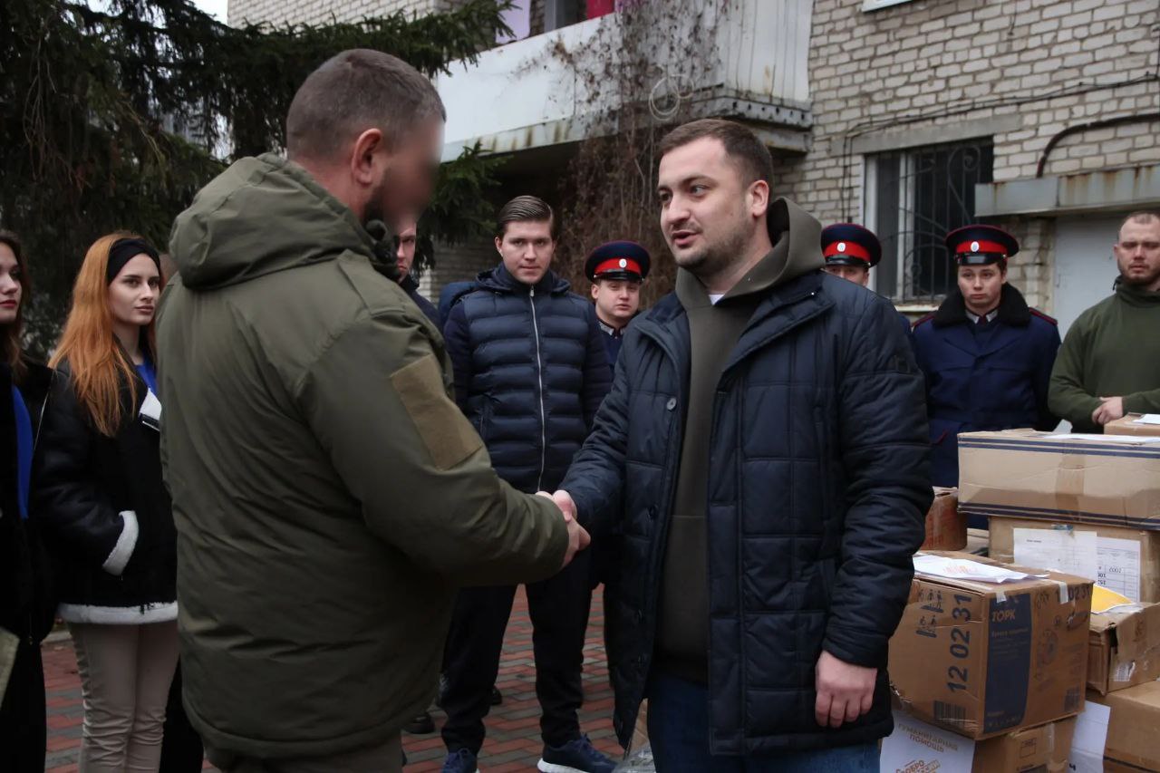 Делегация Краснодара привезла в ЛНР гуманитарный груз для бойцов СВО Делегация Краснодара привезла в ЛНР гуманитарный груз для бойцов СВО
