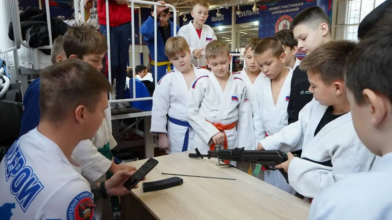 Андрей Кравченко: Накануне памятной даты Новороссийск присоединился ко Всероссийскому открытому турниру по единоборствам «Герои Отечества» в формате телемоста, посвященному участникам специальной военной операции Андрей Кравченко: Накануне памятной даты Новороссийск присоединился ко Всероссийскому открытому турниру по единоборствам «Герои Отечества» в формате телемоста, посвященному участникам специальной военной операции