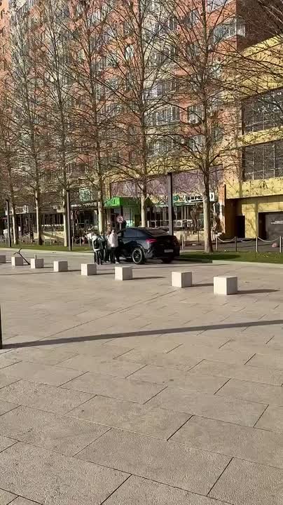 Джон Кордоба притормозил, чтобы пообщаться с фанатами