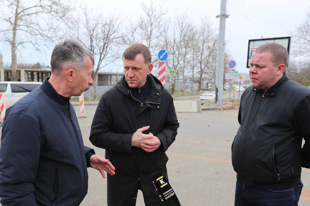 Второй день на Фадеевском путепроводе закрыто движение транспорта