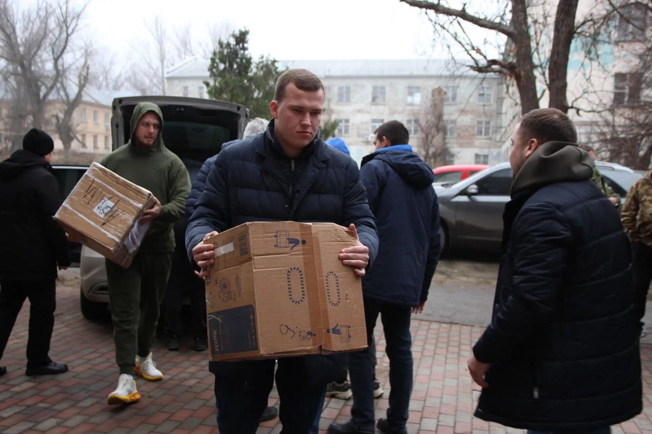 Делегация Краснодара привезла в ЛНР гуманитарный груз для бойцов СВО Делегация Краснодара привезла в ЛНР гуманитарный груз для бойцов СВО