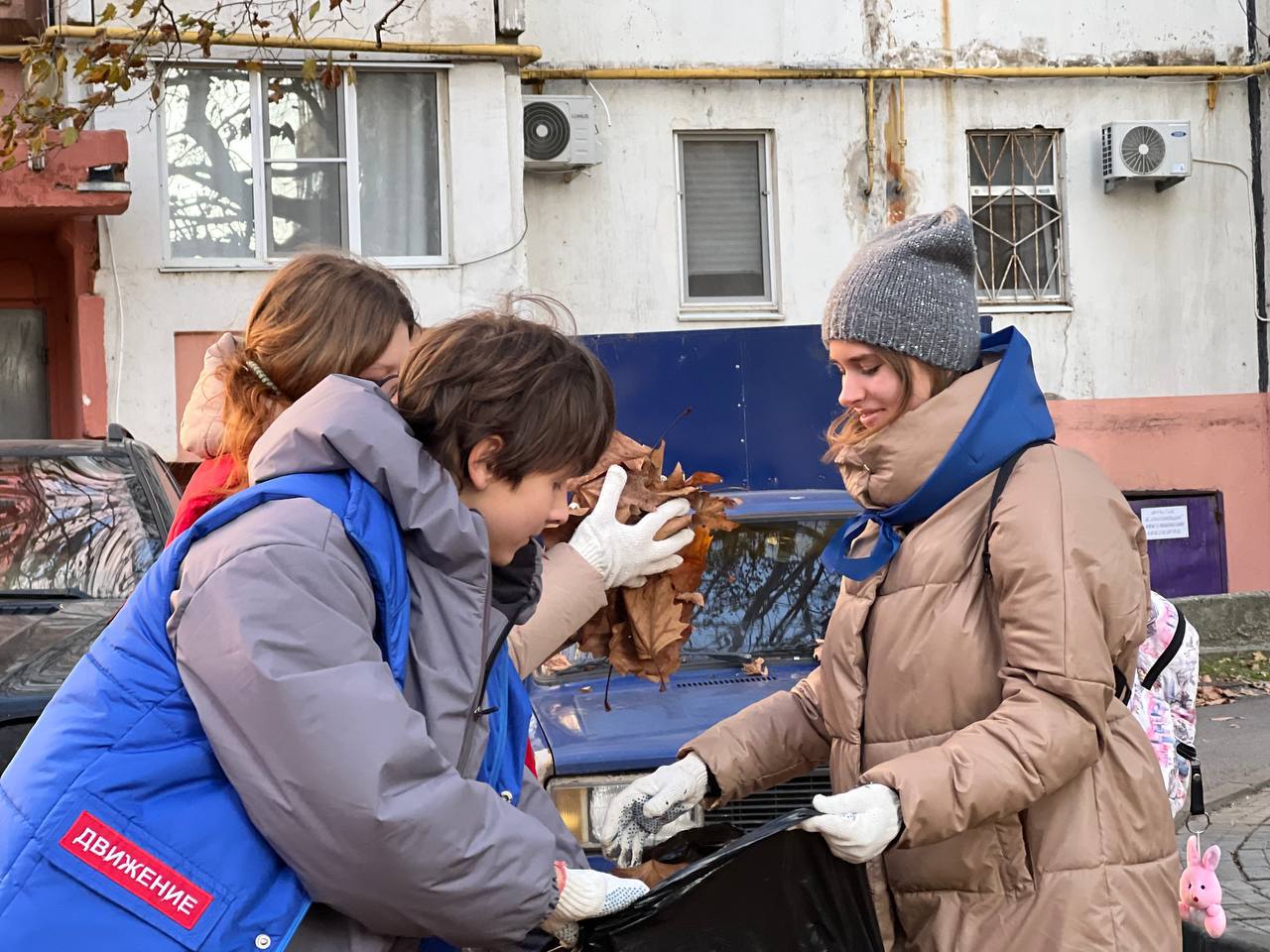 Анапская молодежь провела субботник на городских улицах Анапская молодежь провела субботник на городских улицах