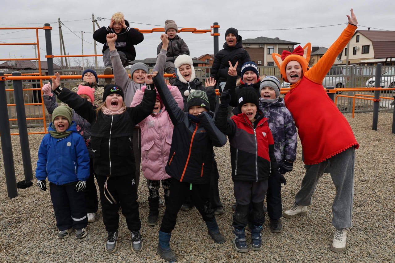 В это воскресенье в Ейске состоялось долгожданное событие — на пересечении улиц Абрикосовой и Голицина распахнула двери новая воркаутплощадка В это воскресенье в Ейске состоялось долгожданное событие — на пересечении улиц Абрикосовой и Голицина распахнула двери новая воркаутплощадка