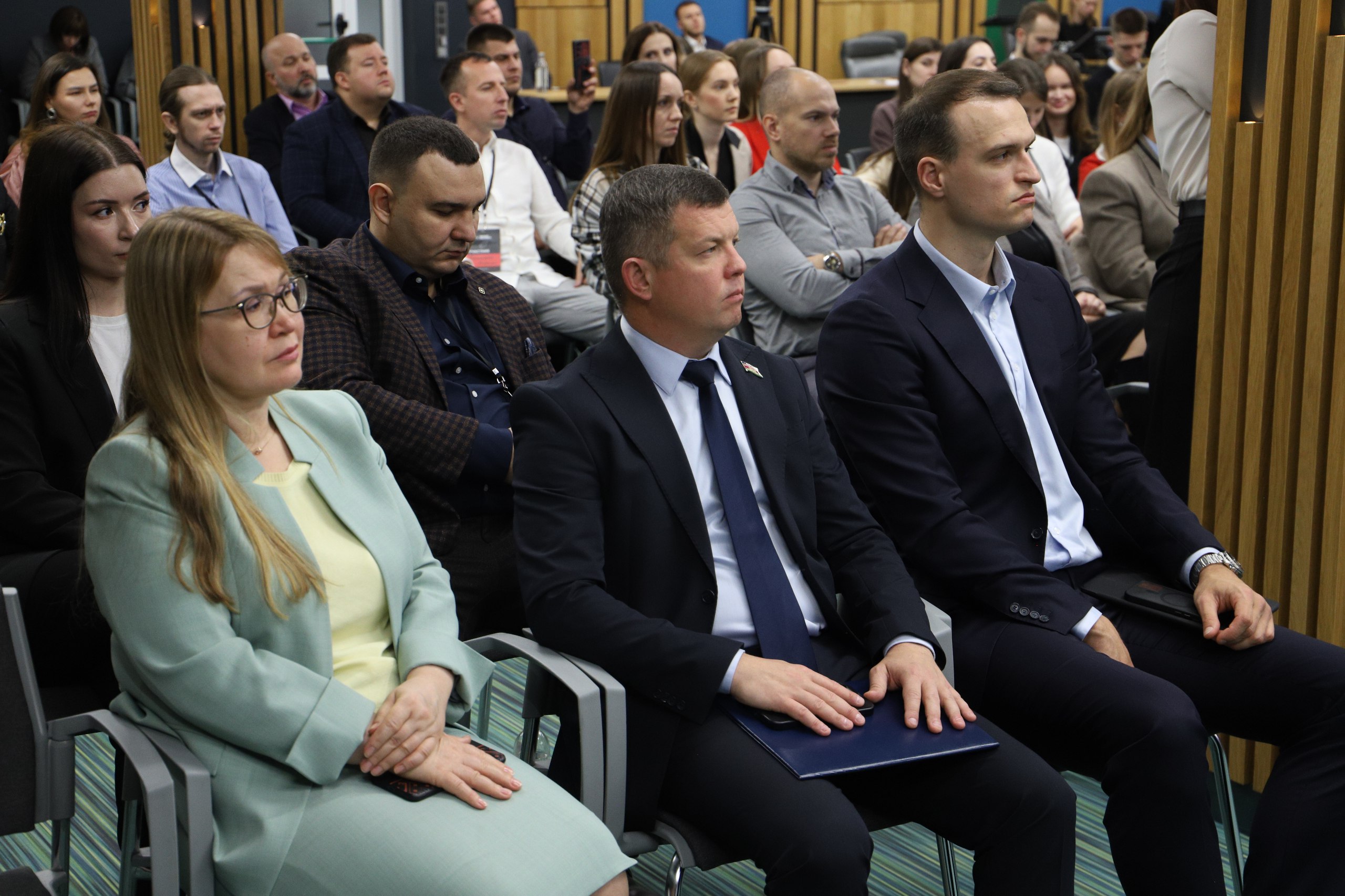 Губернатор Кубани Вениамин Кондратьев и председатель ЗСК Юрий Бурлачко приняли участие в итоговом мероприятии проекта «Школа молодого предпринимателя. Бизнес молодых» Губернатор Кубани Вениамин Кондратьев и председатель ЗСК Юрий Бурлачко приняли участие в итоговом мероприятии проекта «Школа молодого предпринимателя. Бизнес молодых»