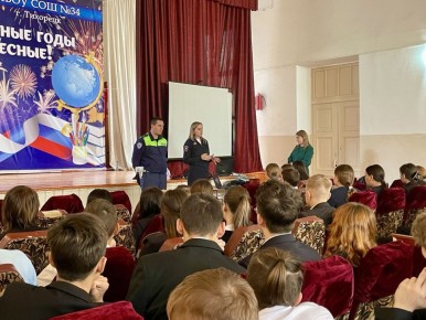 «Безопасность, прежде всего»: сотрудники Госавтоинспекции Тихорецкого района провели урок безопасности для учащихся школы №34 г.Тихорецка