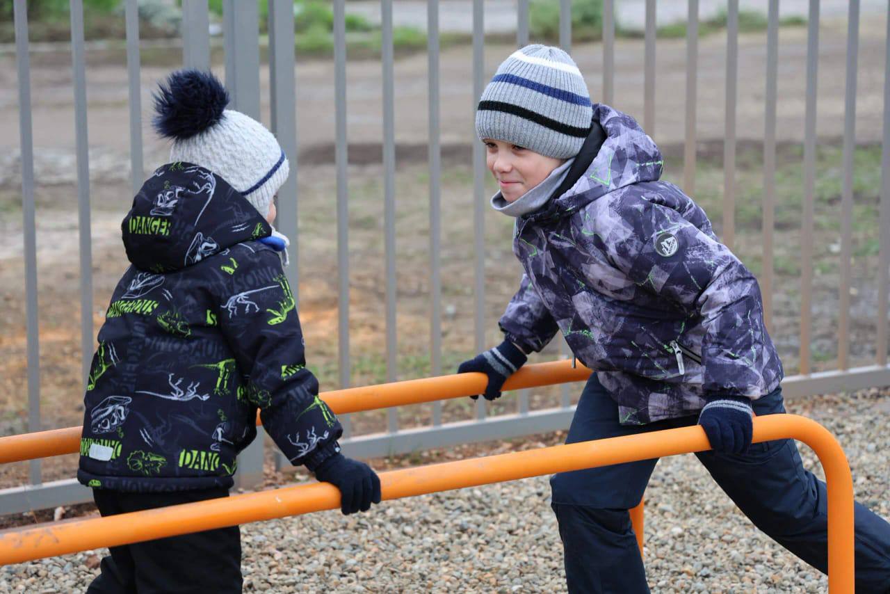 В это воскресенье в Ейске состоялось долгожданное событие — на пересечении улиц Абрикосовой и Голицина распахнула двери новая воркаутплощадка В это воскресенье в Ейске состоялось долгожданное событие — на пересечении улиц Абрикосовой и Голицина распахнула двери новая воркаутплощадка