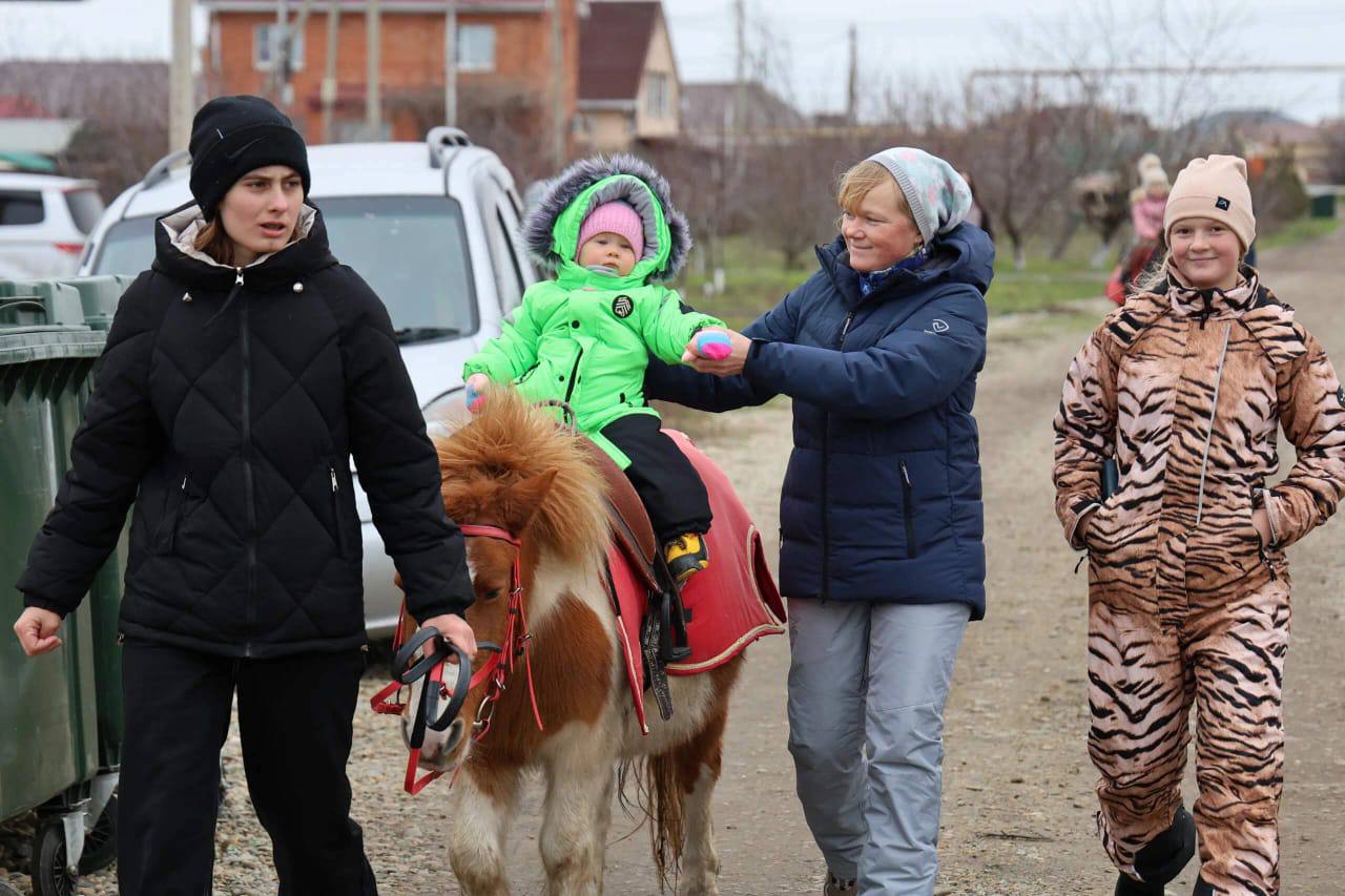 В это воскресенье в Ейске состоялось долгожданное событие — на пересечении улиц Абрикосовой и Голицина распахнула двери новая воркаутплощадка В это воскресенье в Ейске состоялось долгожданное событие — на пересечении улиц Абрикосовой и Голицина распахнула двери новая воркаутплощадка