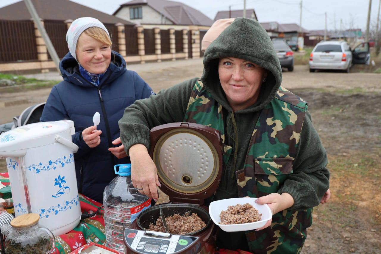 В это воскресенье в Ейске состоялось долгожданное событие — на пересечении улиц Абрикосовой и Голицина распахнула двери новая воркаутплощадка В это воскресенье в Ейске состоялось долгожданное событие — на пересечении улиц Абрикосовой и Голицина распахнула двери новая воркаутплощадка