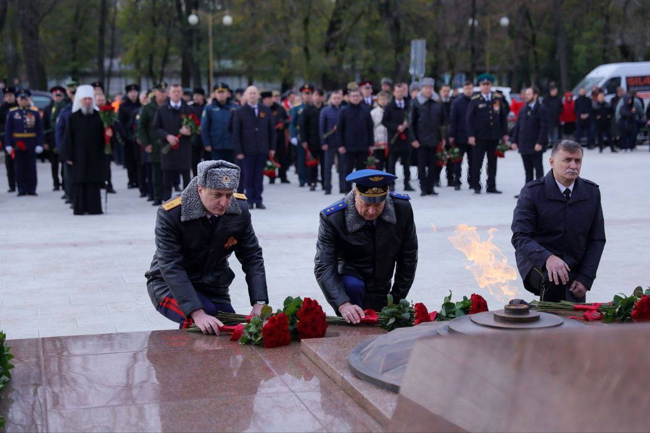 Руководитель следственного управления СК России по Краснодарскому краю принял участие в торжественном мероприятии, посвященном Дню Героев Отечества Руководитель следственного управления СК России по Краснодарскому краю принял участие в торжественном мероприятии, посвященном Дню Героев Отечества