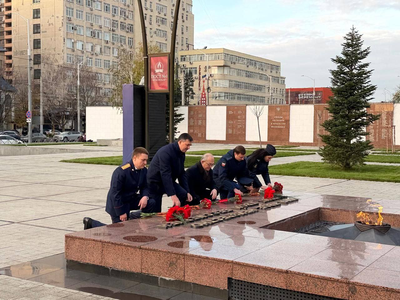 В Краснодарском крае офицеры следственного управления СКР приняли участие в мероприятиях, посвященных празднованию Дня Героев Отечества В Краснодарском крае офицеры следственного управления СКР приняли участие в мероприятиях, посвященных празднованию Дня Героев Отечества