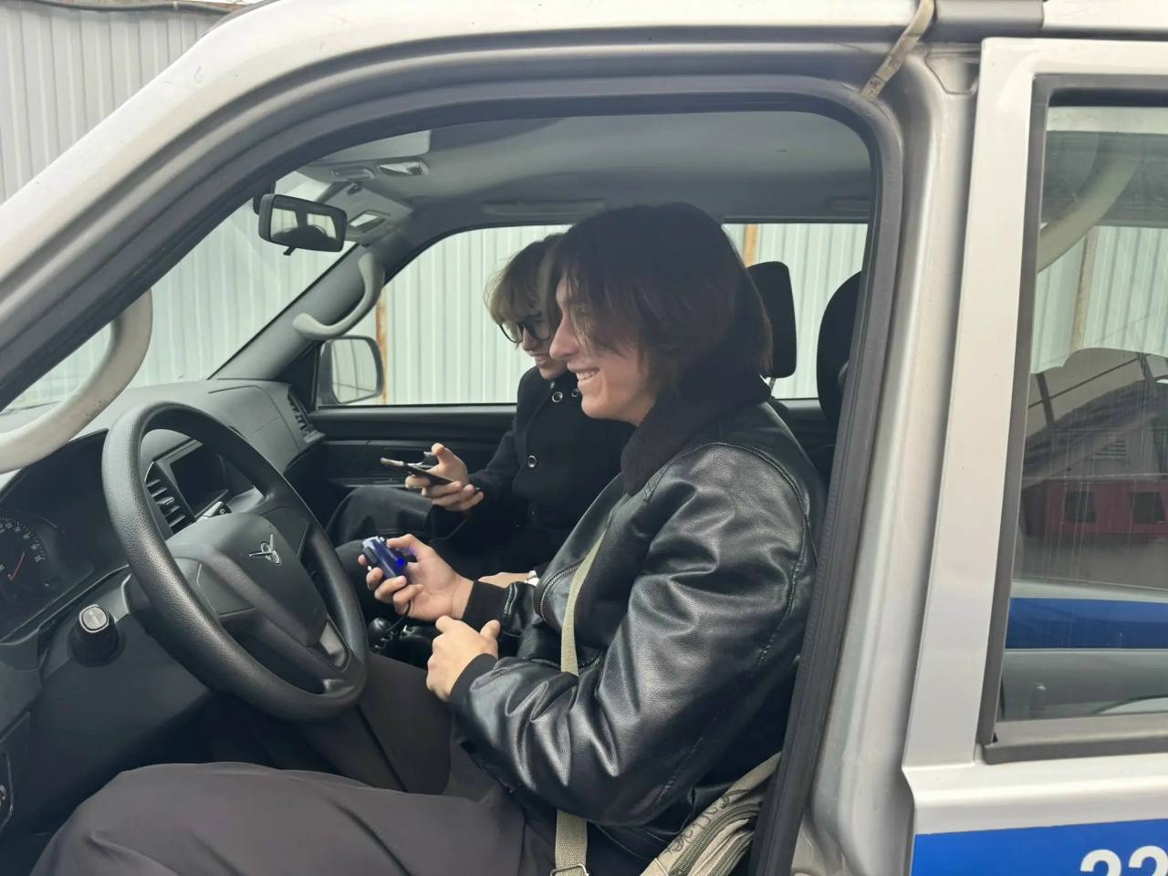 В День Героев Отечества краснодарские полицейские со школьниками возложили цветы к памятнику Степана Передерия В День Героев Отечества краснодарские полицейские со школьниками возложили цветы к памятнику Степана Передерия