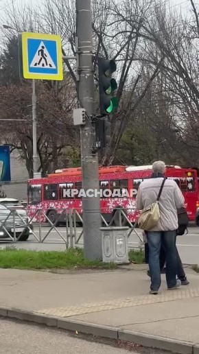 В Краснодаре уже замечен новогодний транспорт